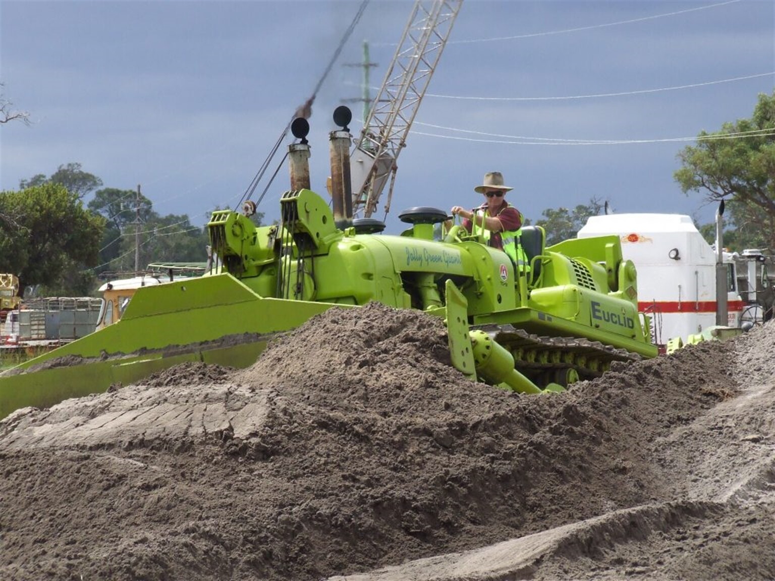 Euclid TC-12 classic dozer in action