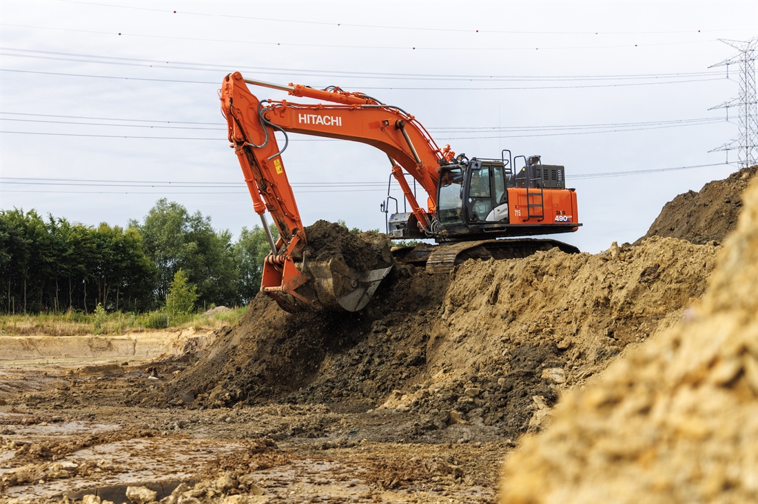 Ceulemans large Hitachi excavators aid flood protection