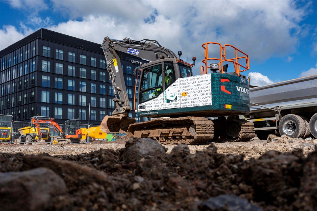 Thomas Plant wraps excavator for childrens charity