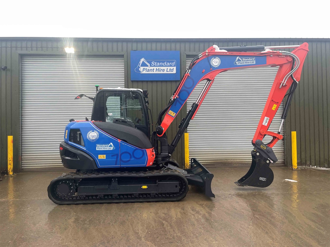 Standard Plant Hire receives 700th Kubota