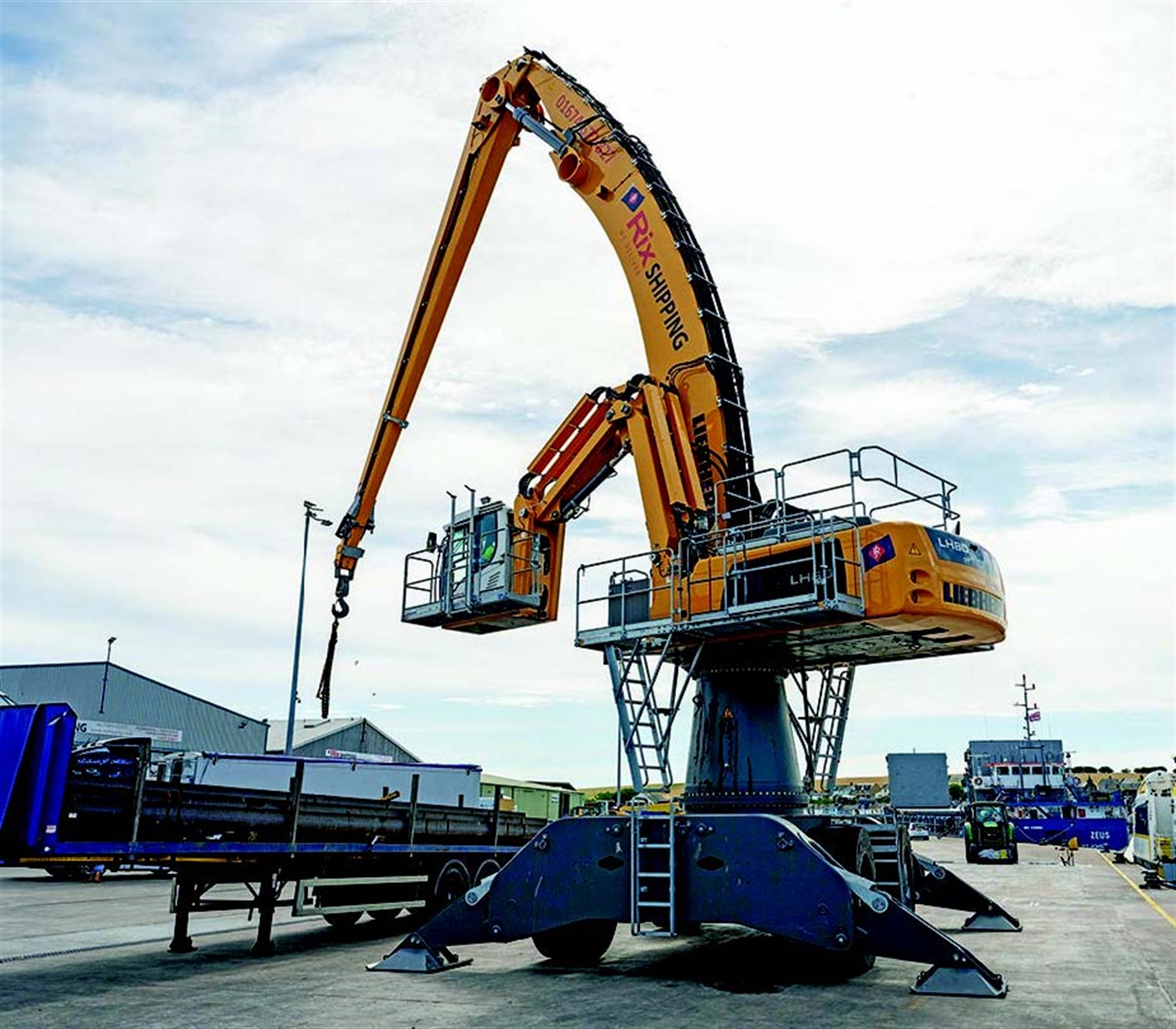 92-tonne Liebherr LH80 wheeled material handler