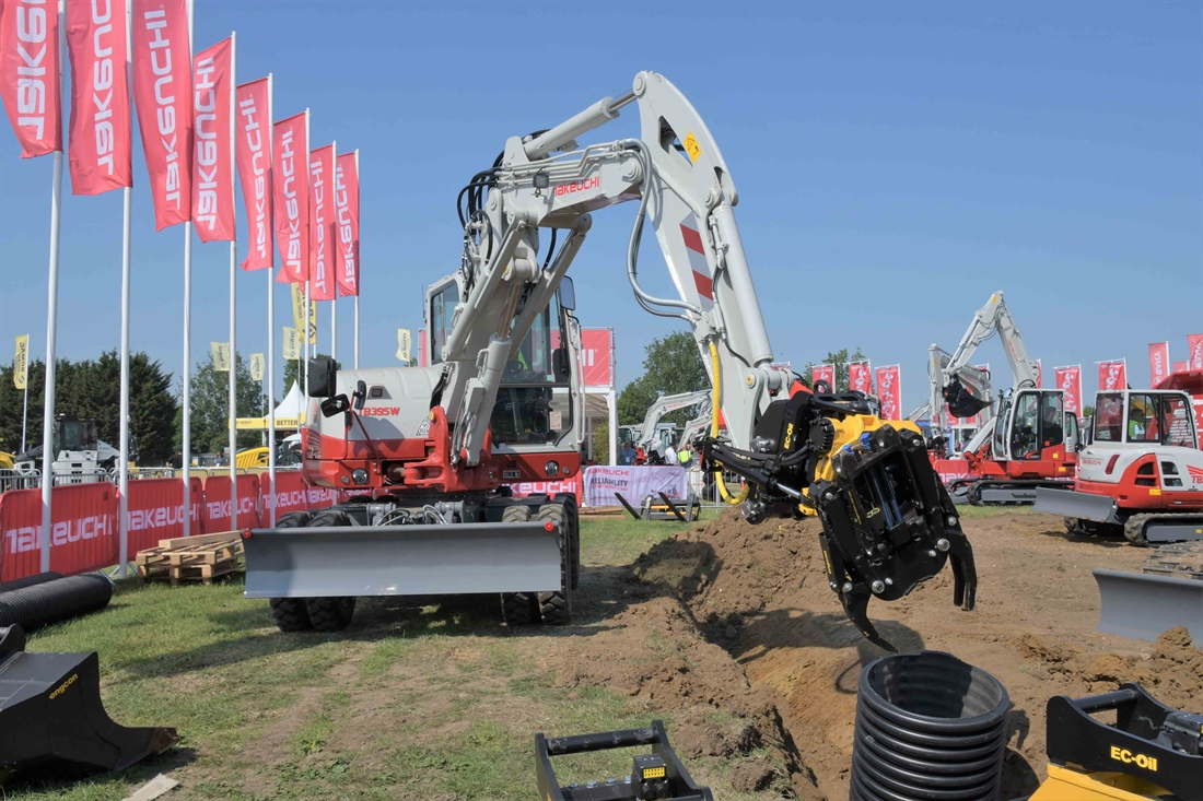 Takeuchi launches new TB395W