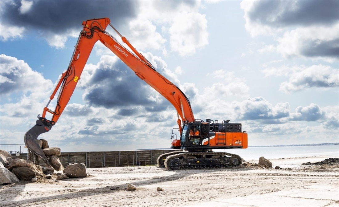 Hitachi ZX490LCH-7 super long front excavator