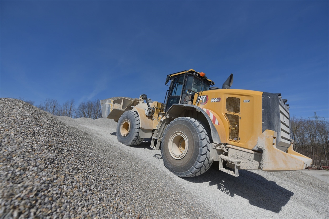 Cat 966 XEs save fuel for FCC Environment