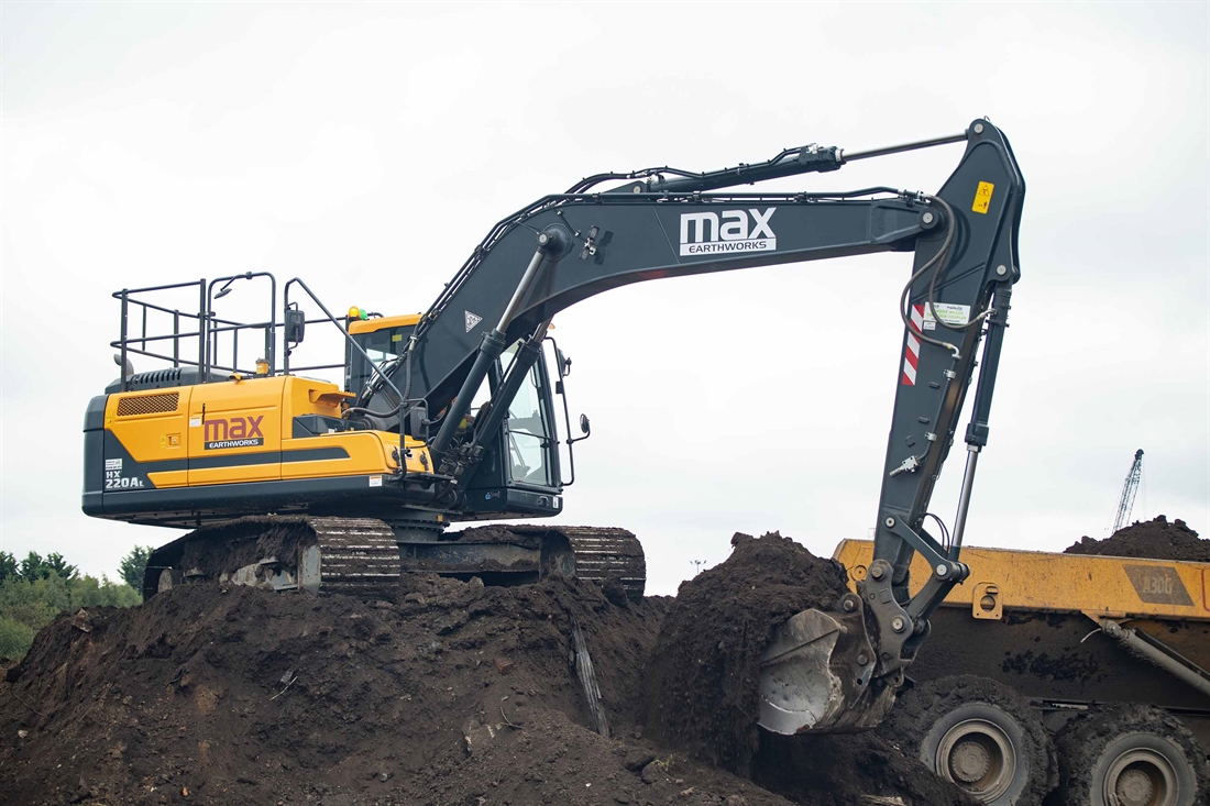 Max Earthworks chooses Hyundai's HX220AL