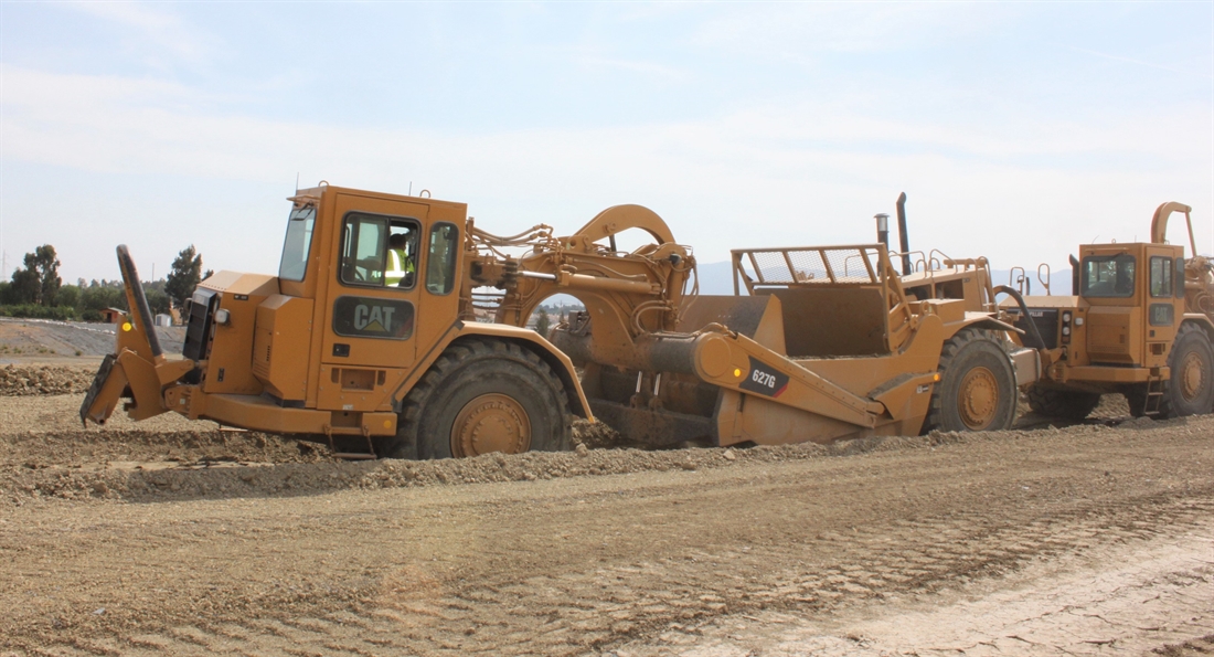 Caterpillar Push Pull Scraper Operating Tips (Classic Footage)