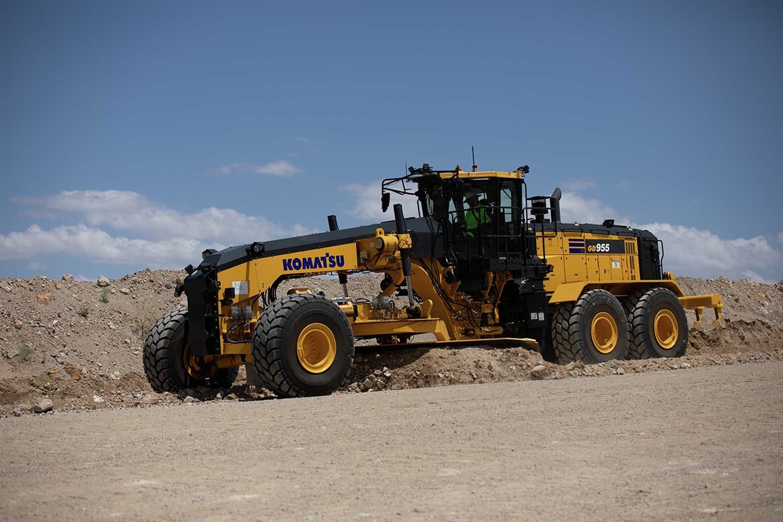 Komatsu introduces GD955-7 motor grader in USA