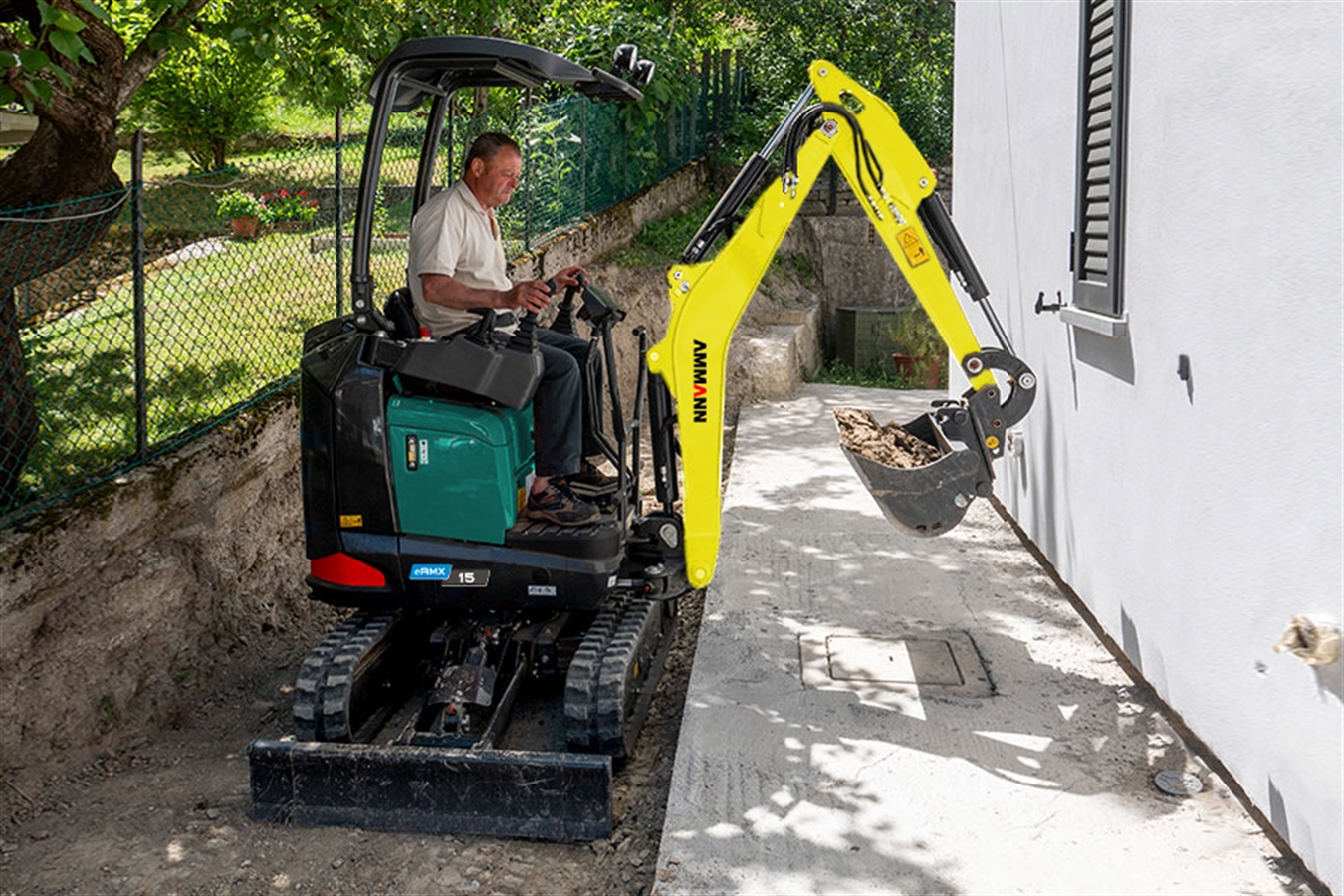 Intermat Debut for New Ammann Electric Mini Excavator