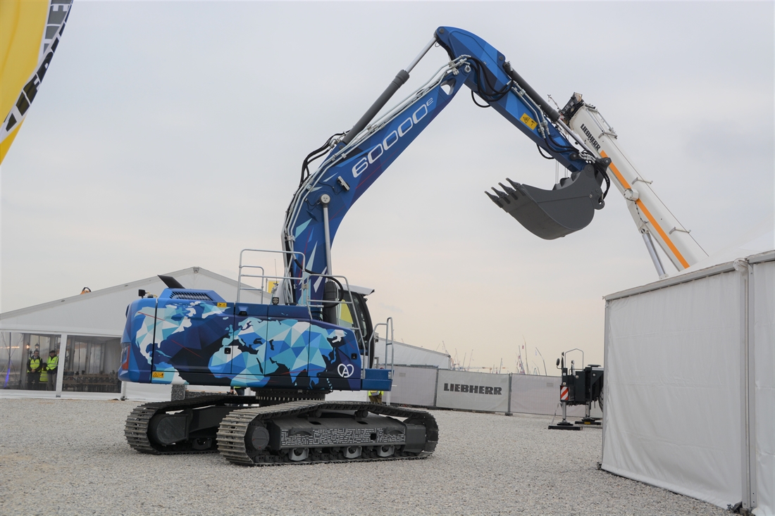 Sticky situation for iconic blue Liebherr