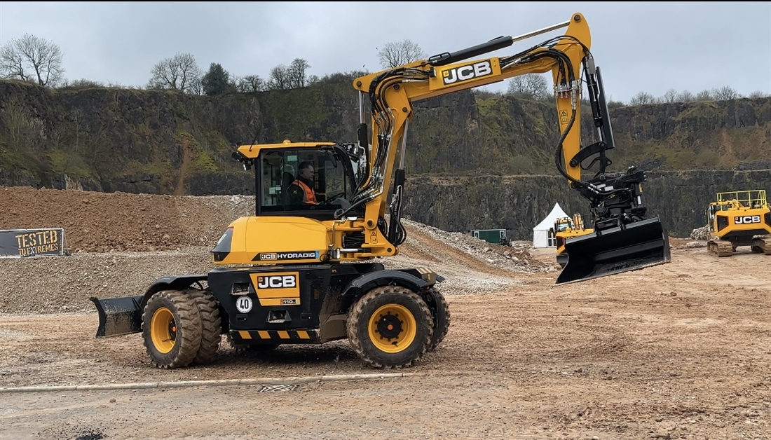 Hydradig gains new JCB Raptor Tiltrotator