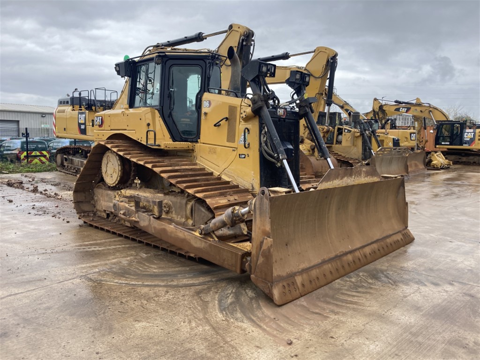 Finning sends Cat machines to Ukraine