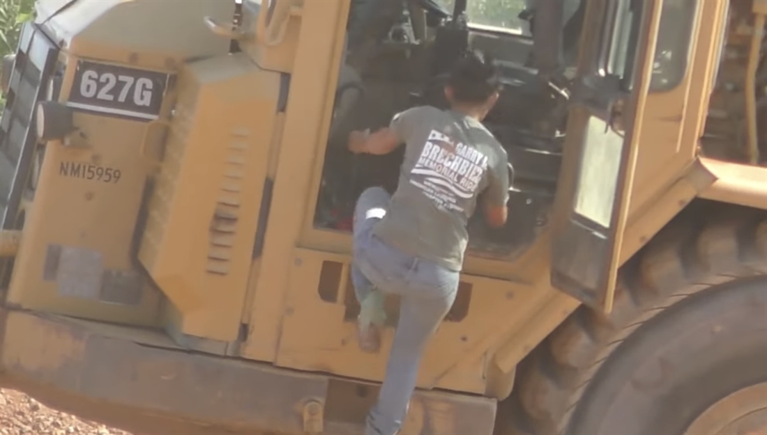 Weve Seen Digger Girl, now meet Scraper Girl