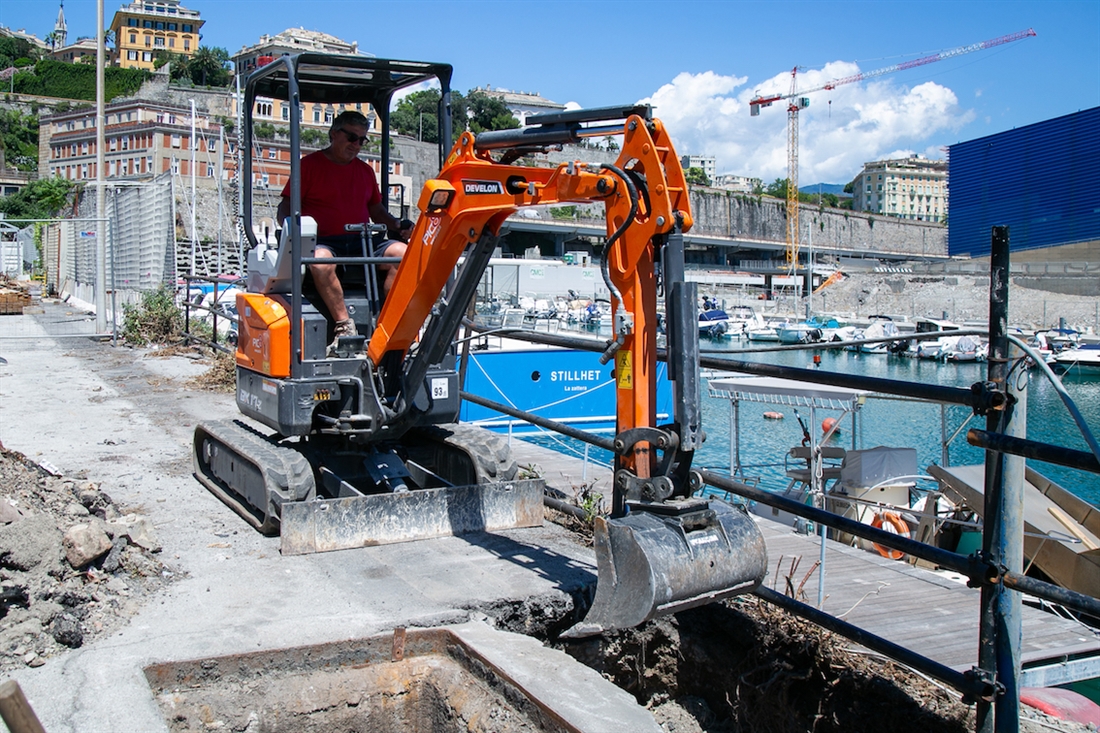 Develon DX17Z-7 mini excavator is a hit on Genoa Waterfront