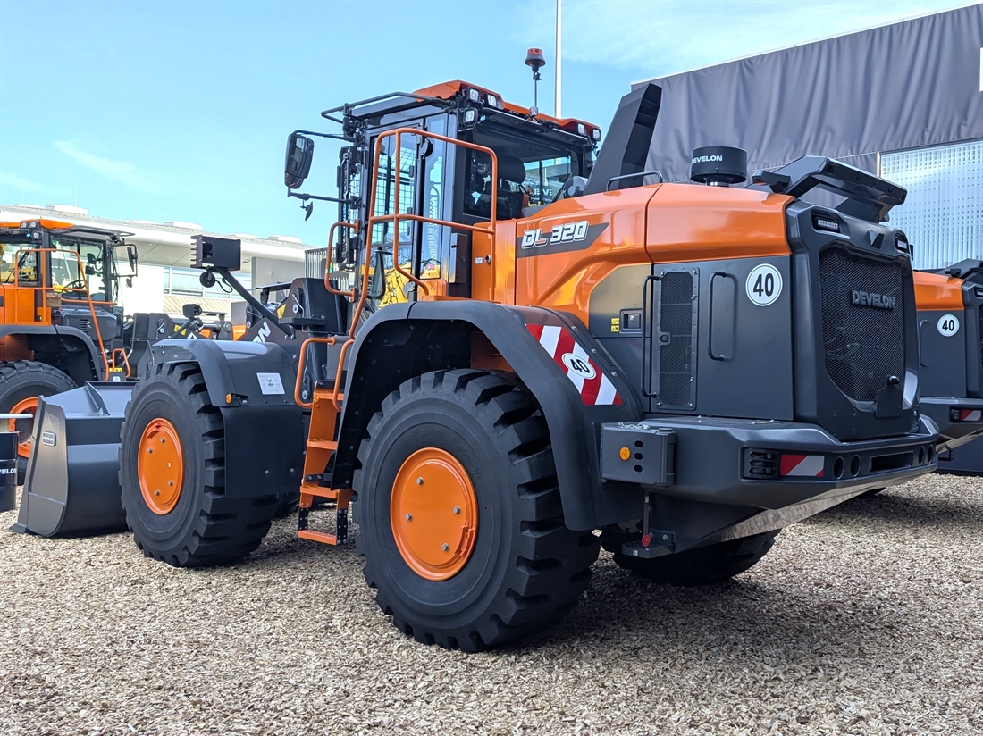 New waste and recycling kit for Develon DL-7 wheel loaders