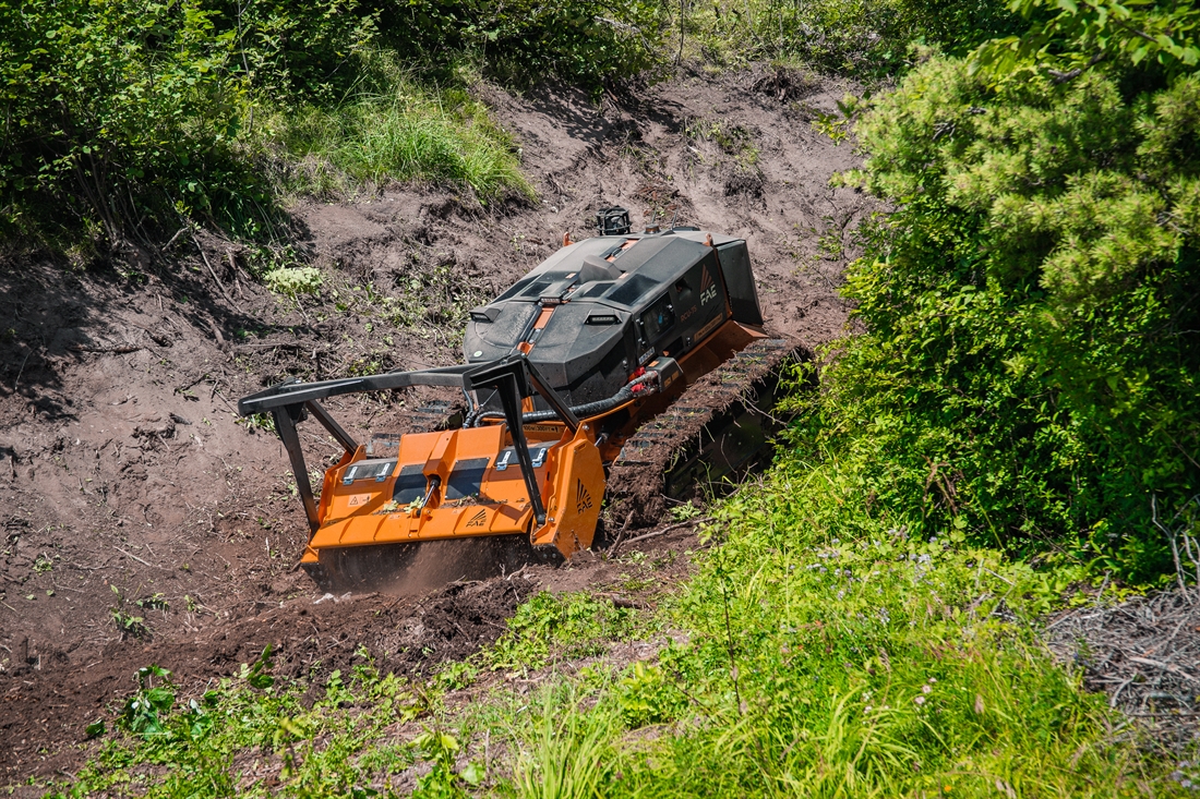FAE broadens fields of application for the RCU75 remote-controlled tracked carrier
