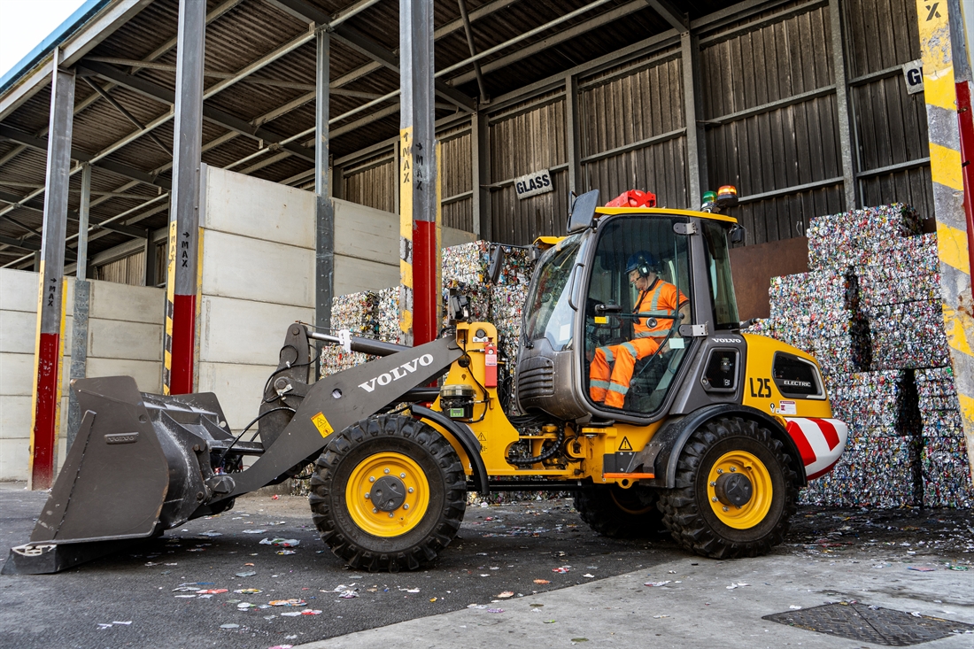 SUEZ amps up sustainability with the Volvo L25 Electric from SMT GB