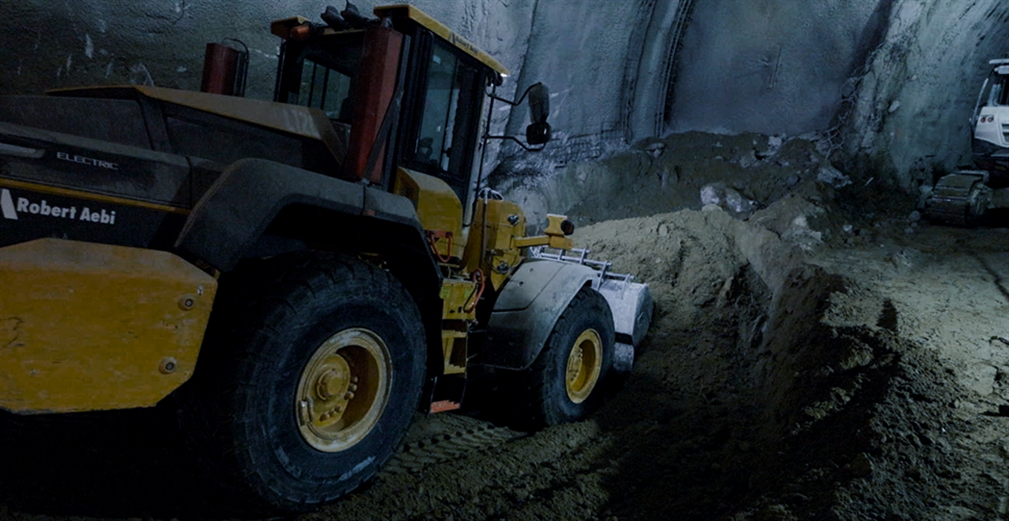 High flyer Volvo L120 Electric goes underground in Munich
