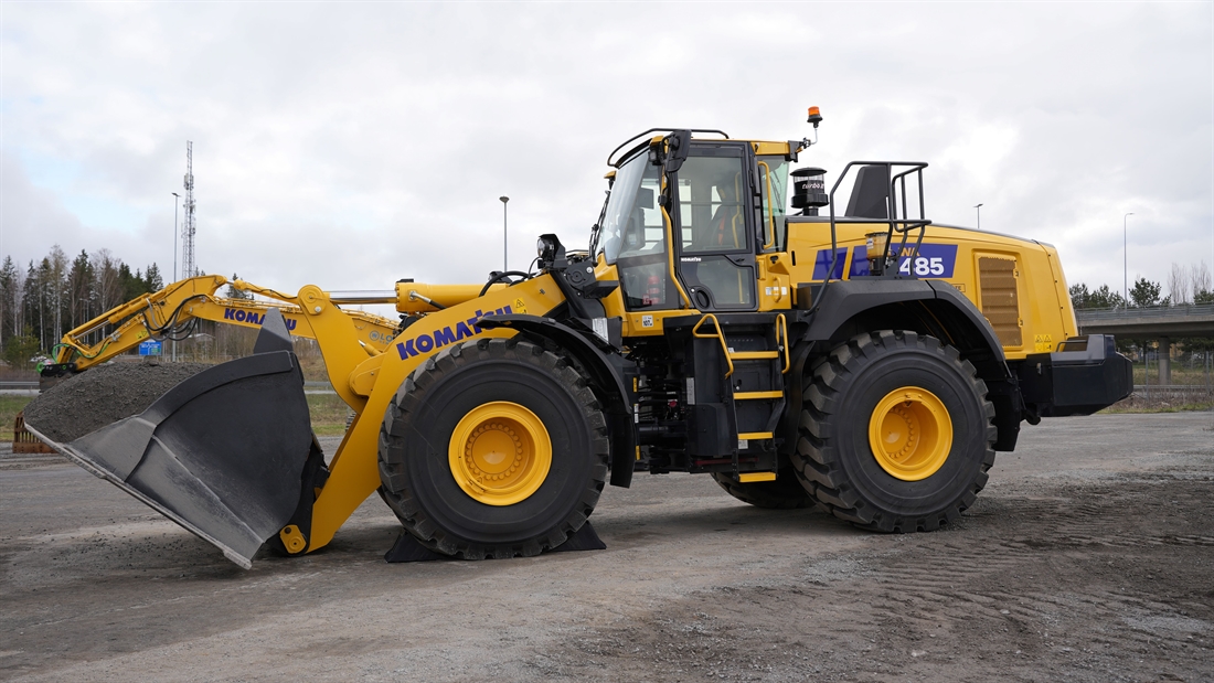 New Dash-11 Komatsu Loaders Look the Business