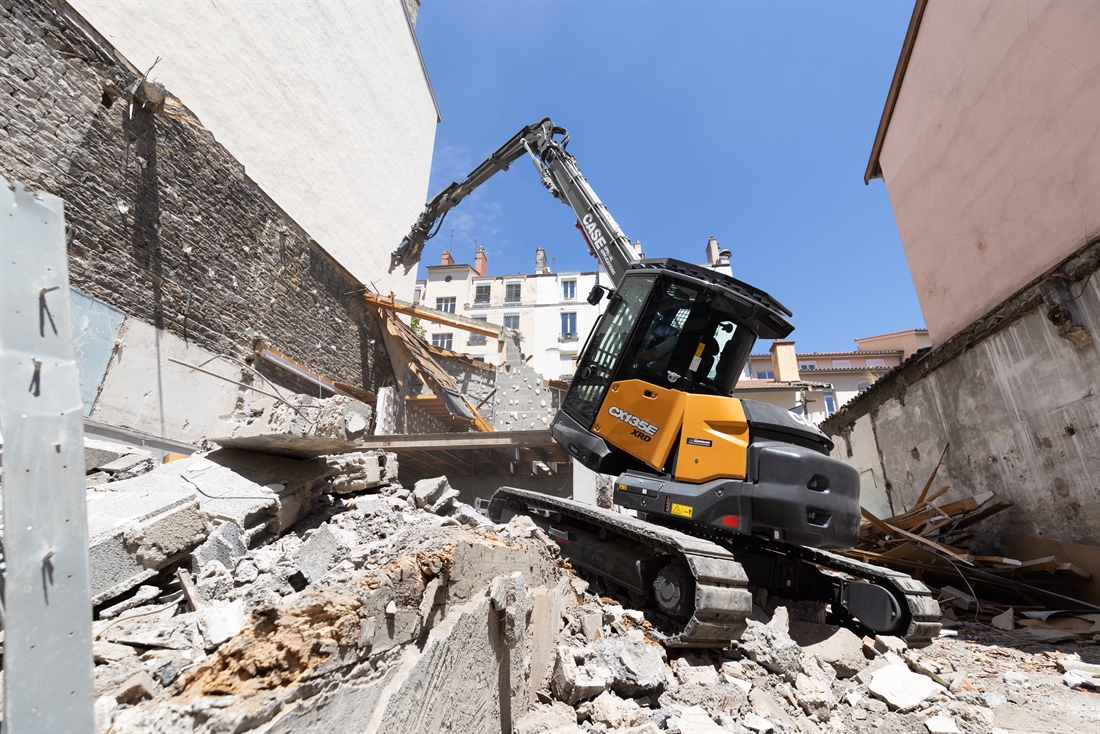 Compact Demolition with CASE CE