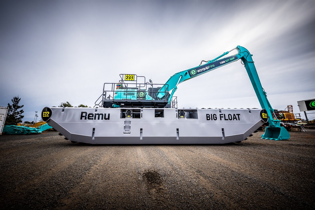 Kobelco/REMU Amphibian Excavator Goes to Work Down Under