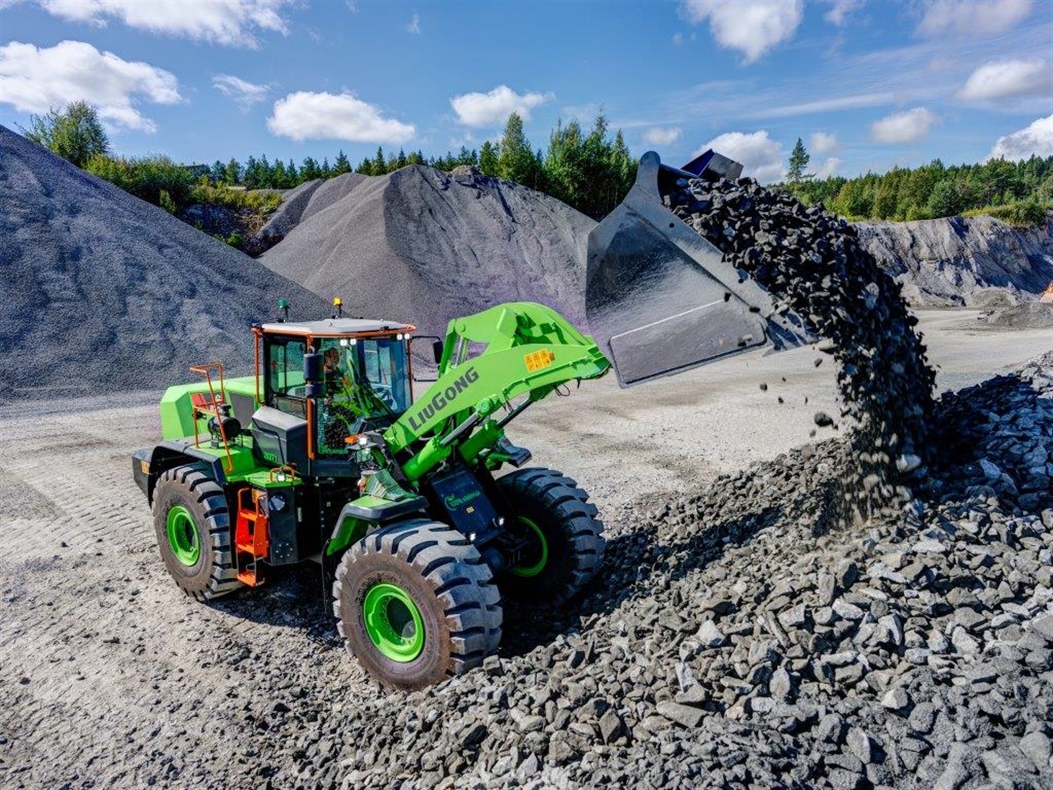 Liugong welcomes CE Rental OY as new dealer in Finland