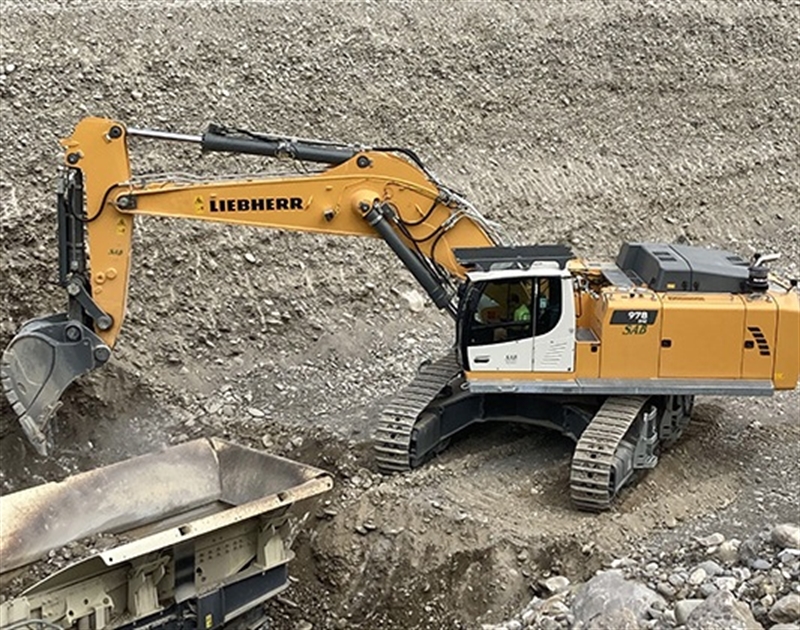 Liebherr R 978 SME crawler excavator impresses