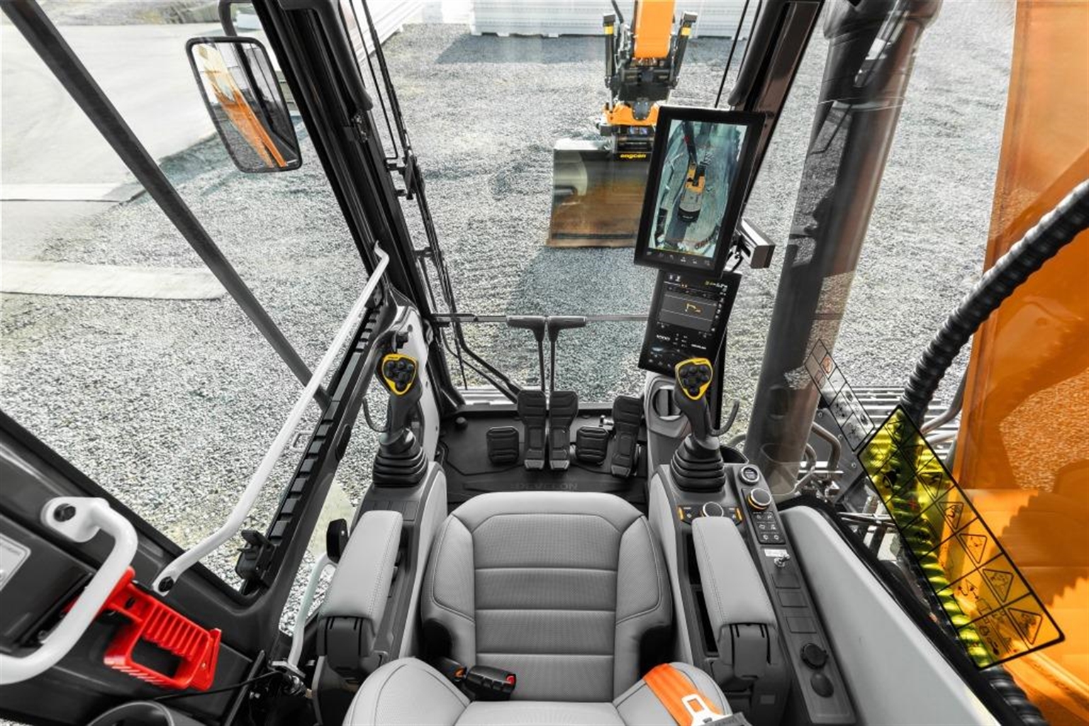 Engcon and Develon join forces to launch Tiltrotator-Ready 9 series excavators