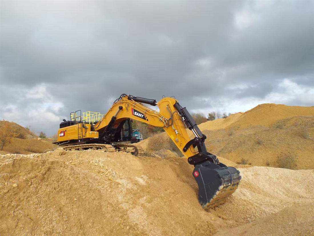 SANY delivers first 80-tonne excavator in the UK