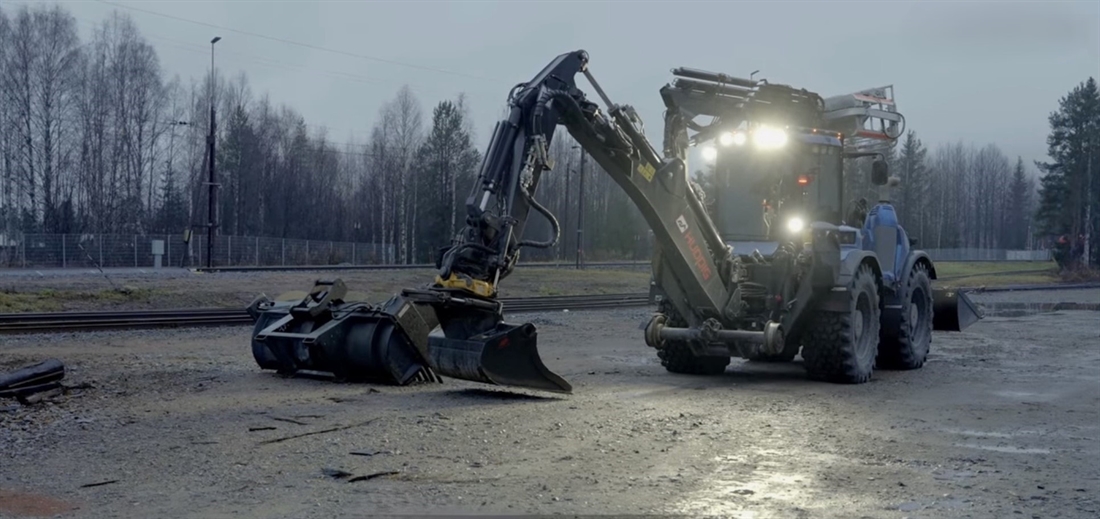 Life on an Engcon Equipped Hybrid Huddig