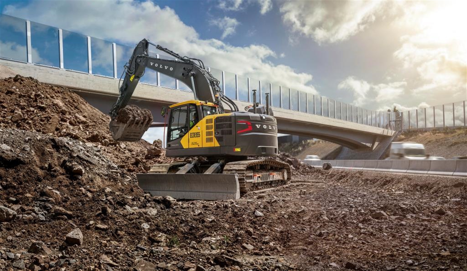 Volvo CE unveils new ECR355 short-swing excavator