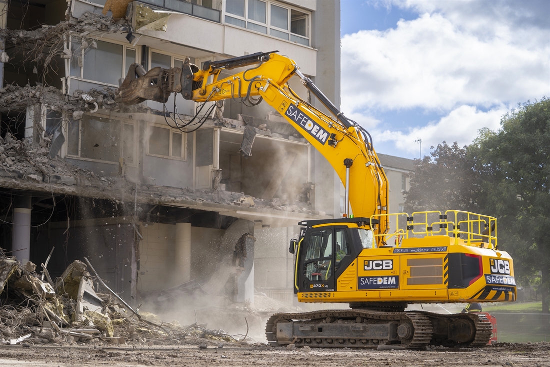 Mighty JCB 370X takes flight for Safedem