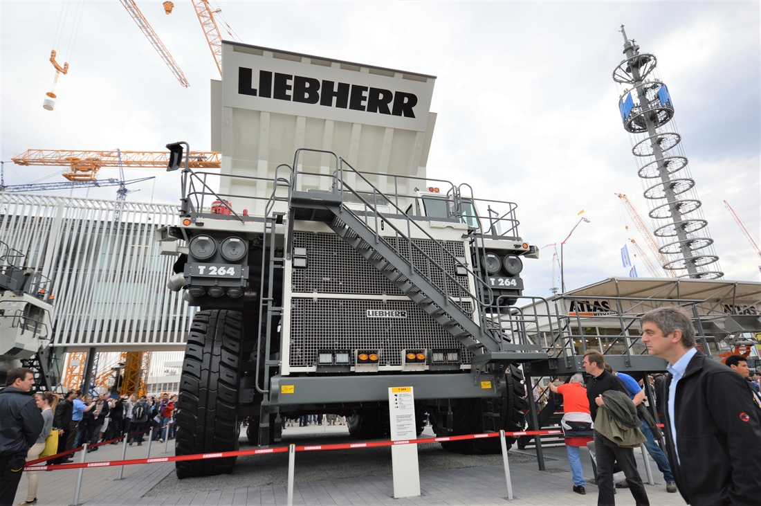 Liebherr�s T 264�s Deliver for Thiess in the Pilbara
