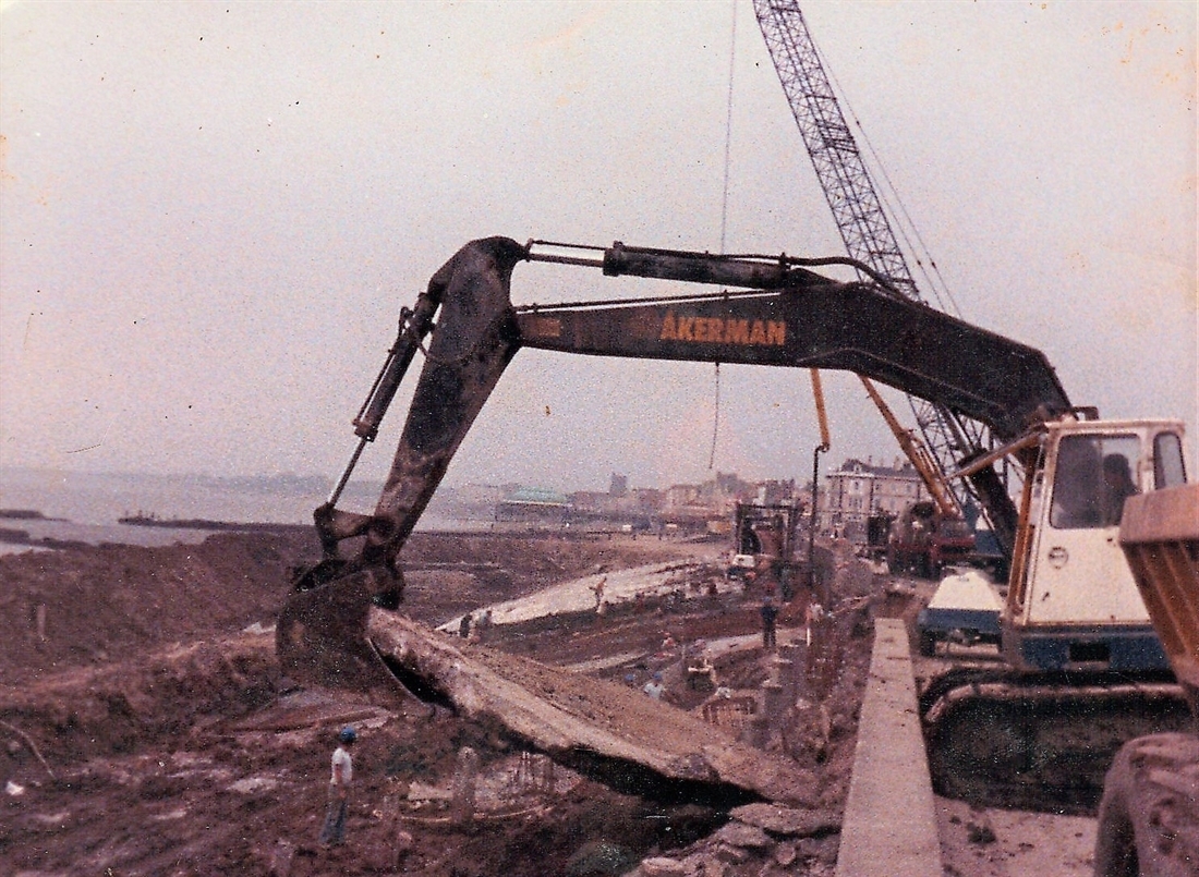 #FlashbackFriday Old Hydraulic Hoes from the Archives