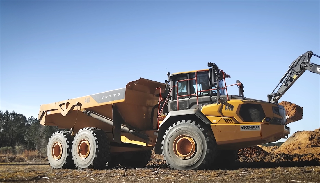 LetsDig18 Gets �Hands-On� with Volvo�s A40