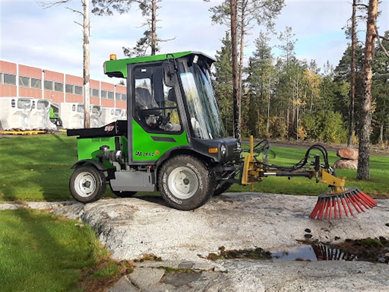 Dutch LM Trac dealer becomes part of large machine company