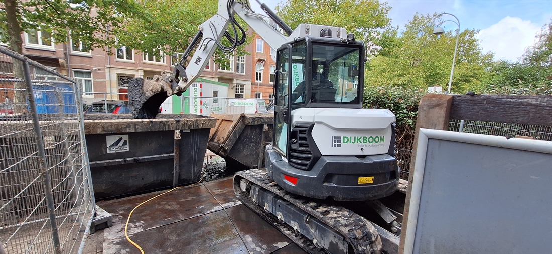 Bobcat excavators remove soil from beneath Amsterdam�s world-famous canal houses