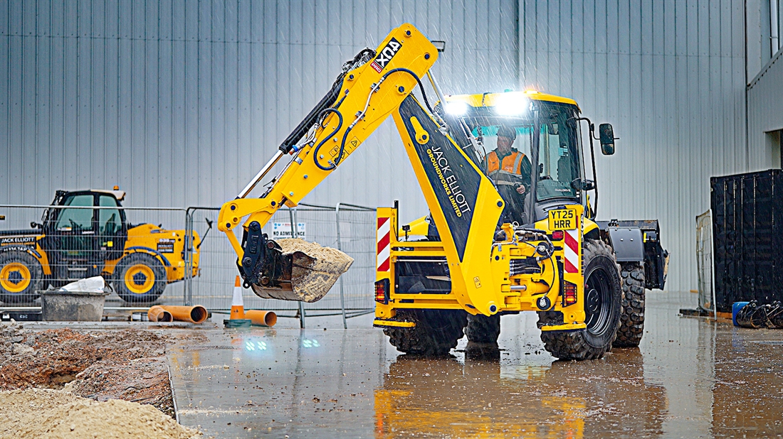 JCB�s Dualdrive clocks big time savings on site