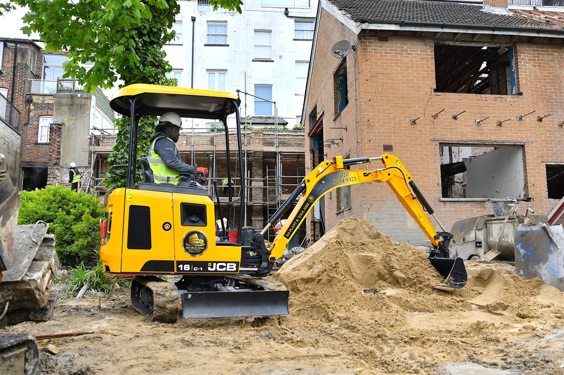 First JCB Flexibuy customer lands new mini excavator