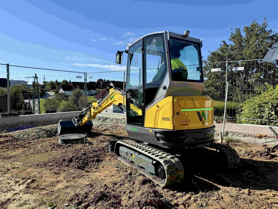 Wacker Neuson�s EZ26e Making Friends Quietly