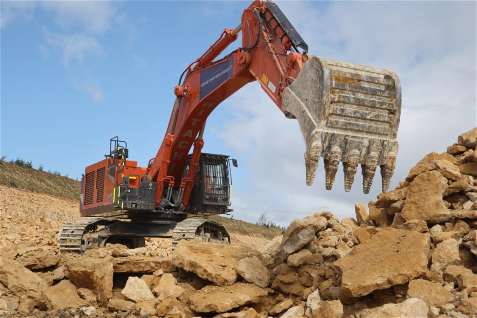 Heritage Quarry Group (North) Ltd makes major investment with 90t Hitachi excavator