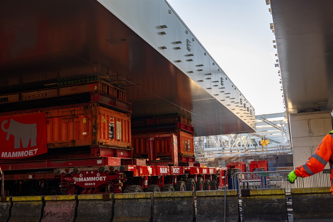 Amsterdam Centraal Station has second major bridge replacement thanks to Mammoet