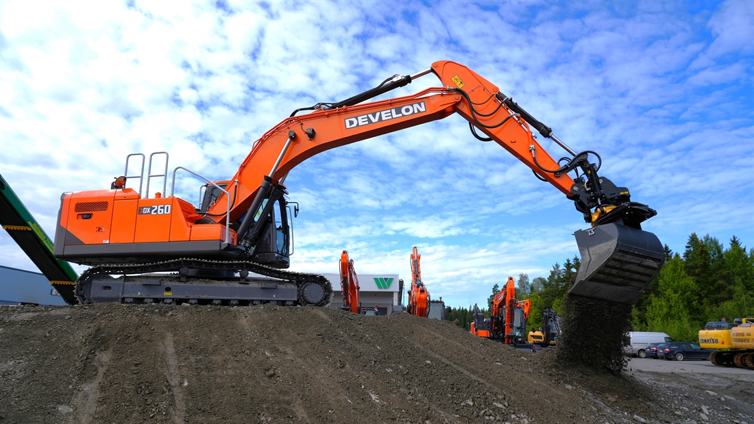 Taking a Look at the Develon Dash-9 Excavators from an American Perspective