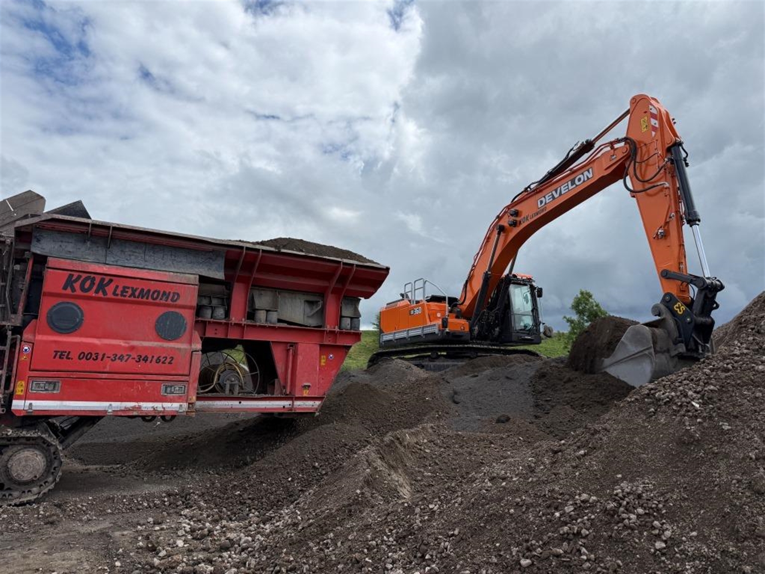 Kok Lexmond expands fleet with delivery of first  Develon DX360LC-9 Smart Crawler Excavator