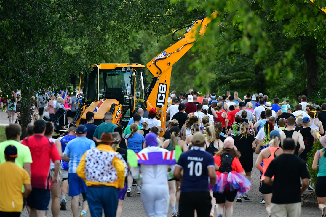 JCB running race raises �4000 for charity