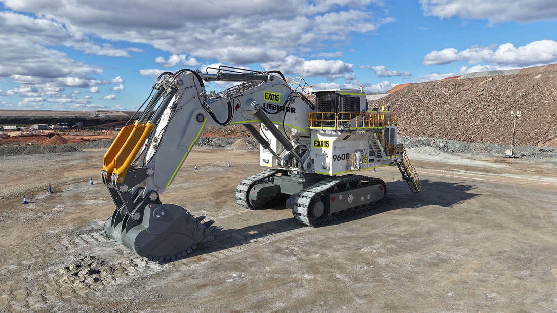 Liebherr R9600 delivered to Australian Super Pit