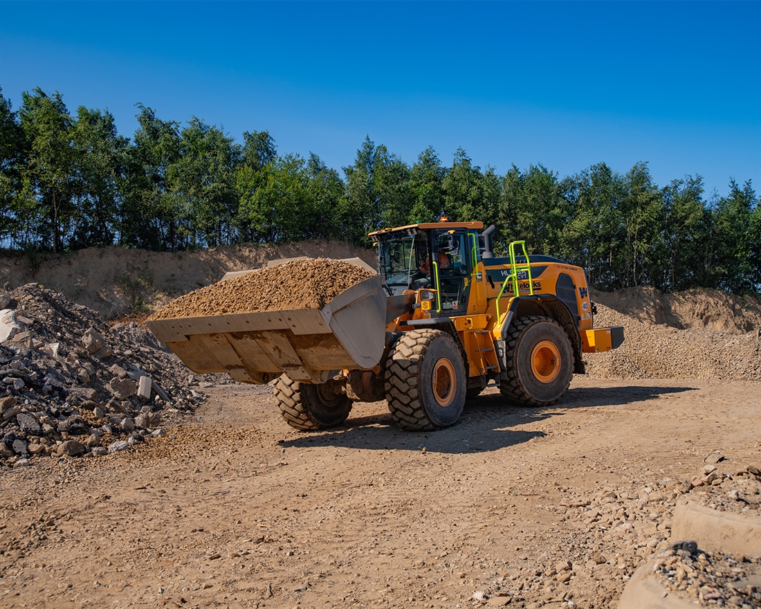 Whitlock Plant appreciates CVT transmission on HL975A wheel loader