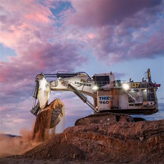 Thiess�s Liebherr R 9600 is a production Record Breaker