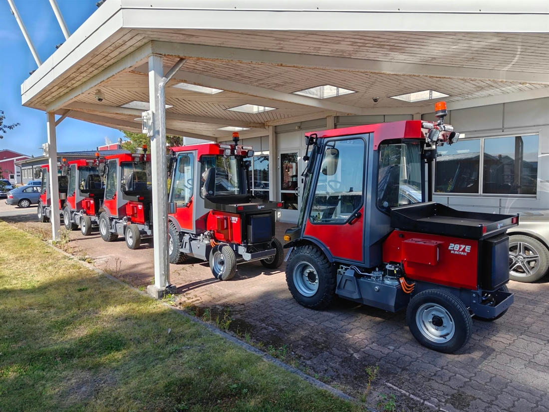 Five all-electric Finn-made LM Trac property maintenance machines delivered to the Netherlands