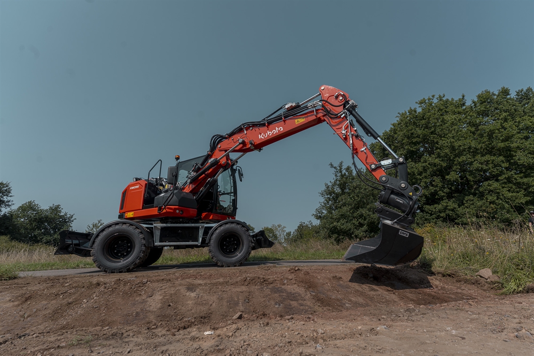 Kubota wheeled machines wins two Red Dot Awards