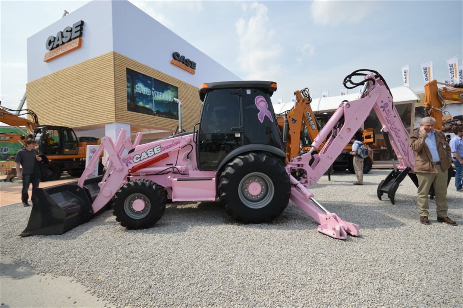 Pink Case backhoe loader continues its charity crusade at Bauma